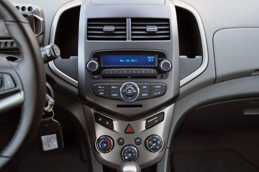  Chevrolet Sonic LTZ 2012 года  (фото 23 из 48)